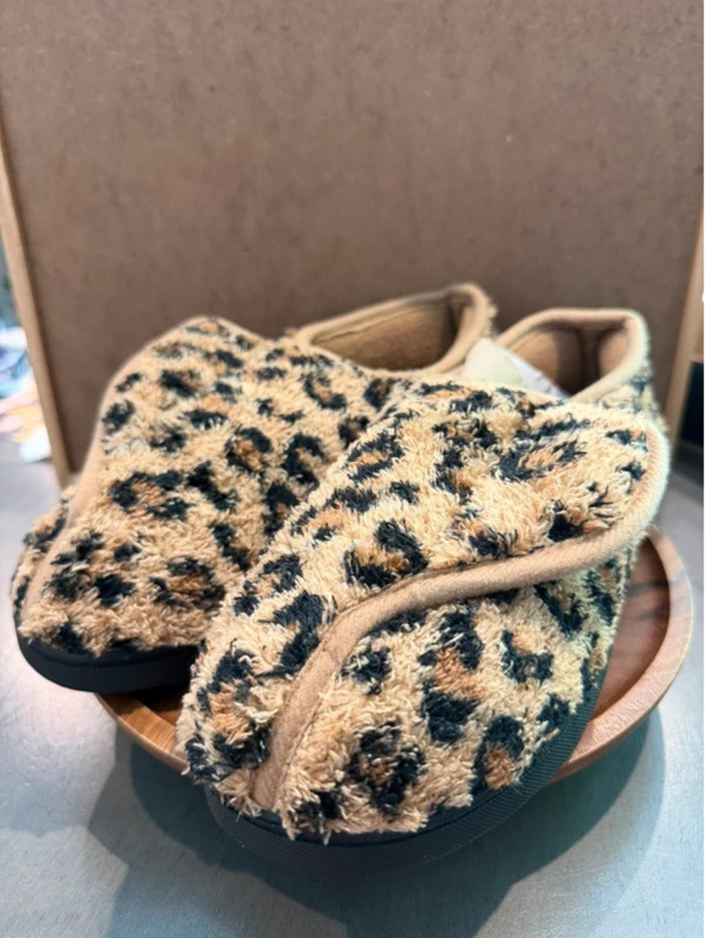 Women’s Leopard cheetah Print House Slippers Size 8 Hard Sole Velcro Closure